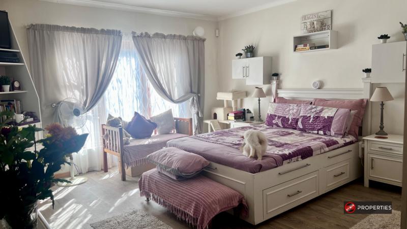 5 Bedroom Property for Sale in Bredasdorp Western Cape